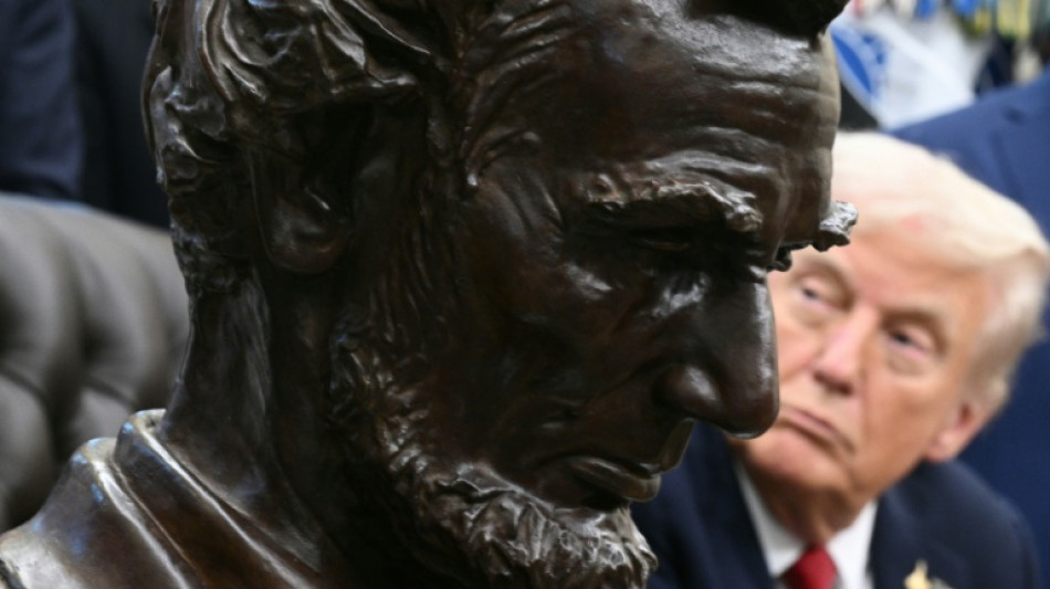 La remodelación de la Casa Blanca de Trump continúa con el Baño Lincoln
